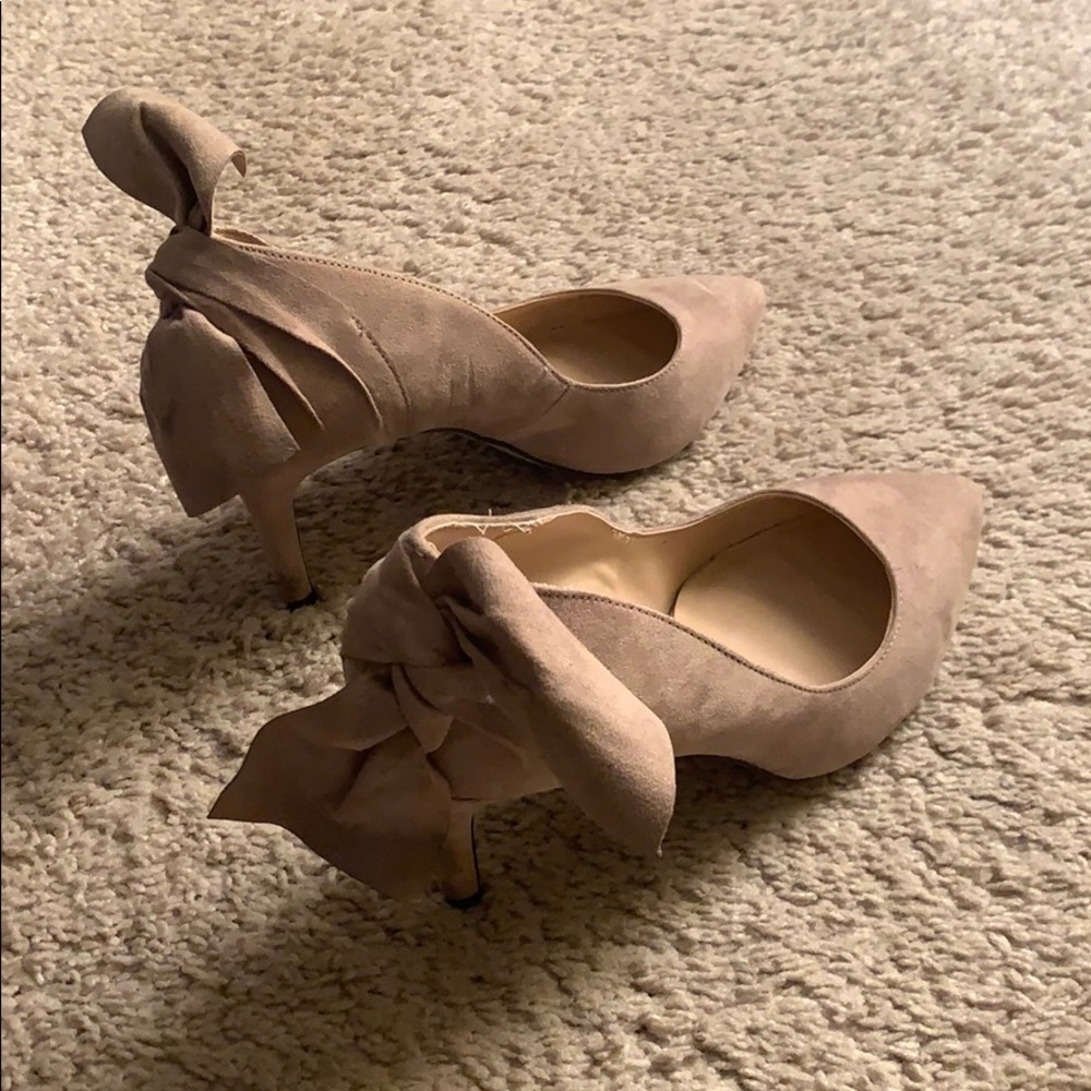 Kelly and Katie tan suede heels with bows on back.